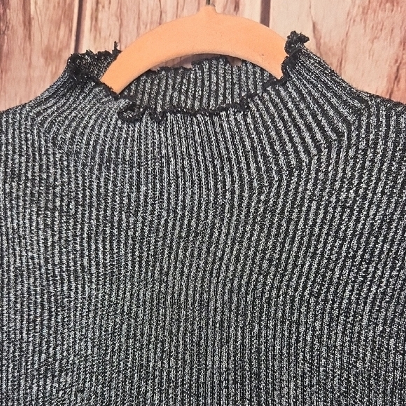 Almost Famous Silver Metallic Black Ribbed Mock Neck Sweater Size Large - Picture 2 of 9